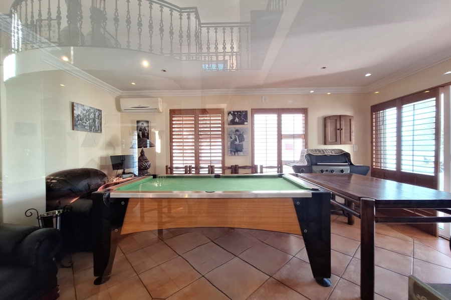 5 Bedroom Property for Sale in Golden Mile Western Cape